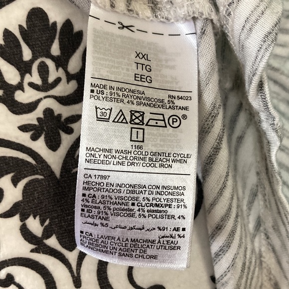 OLD NAVY | Women’s Luxe V-Neck Striped T-Shirt - Picture 4 of 6